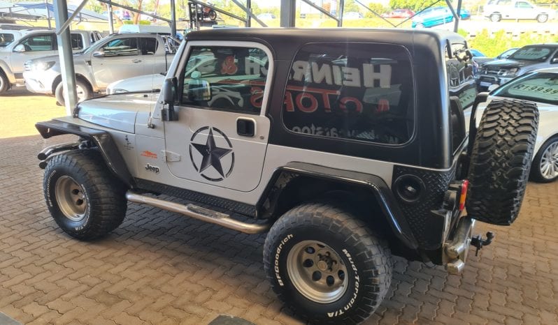 Jeep Wrangler 4.0L V6 Sahara 6Sp