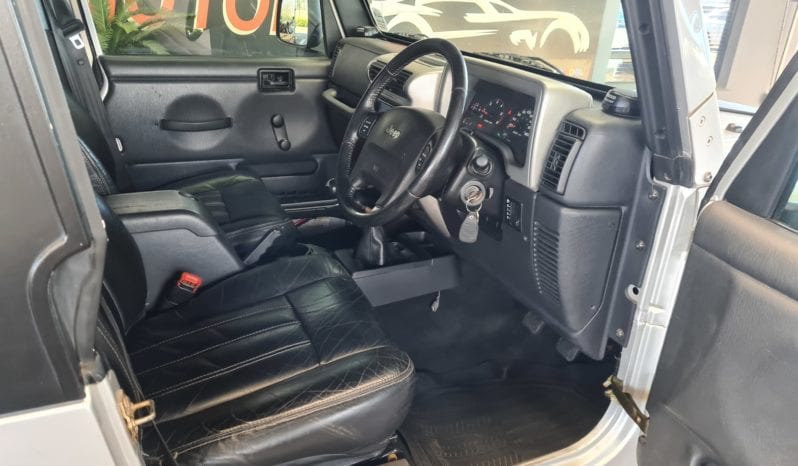 Jeep Wrangler 4.0L V6 Sahara 6Sp