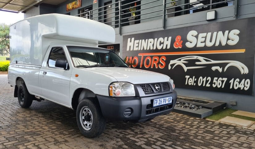 Nissan NP300 Hardbody 2.0